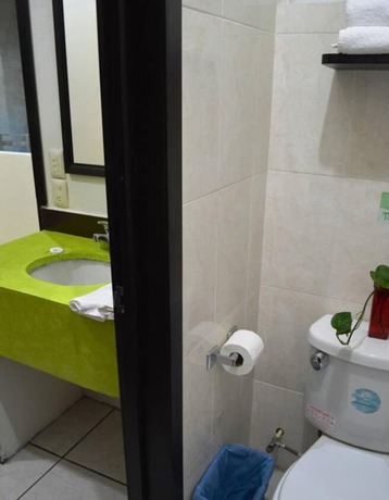 Imagen de la habitación del Hotel RV. Foto 5