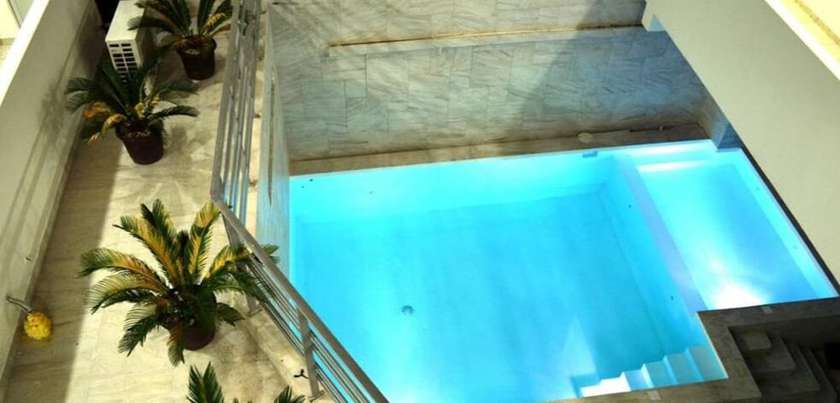 Imagen de la piscina del Hotel RV. Foto 17