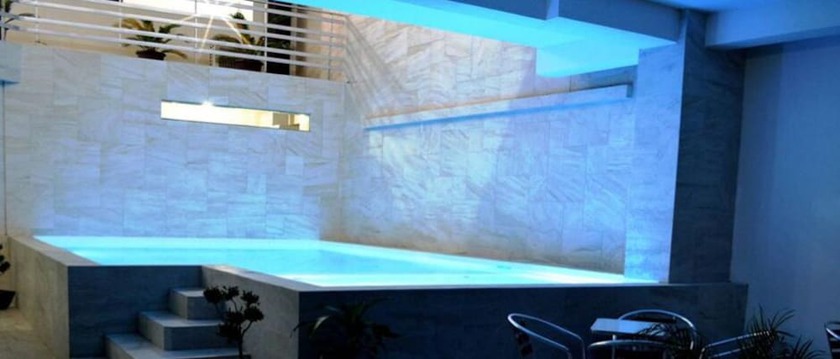 Imagen de la piscina del Hotel RV. Foto 18