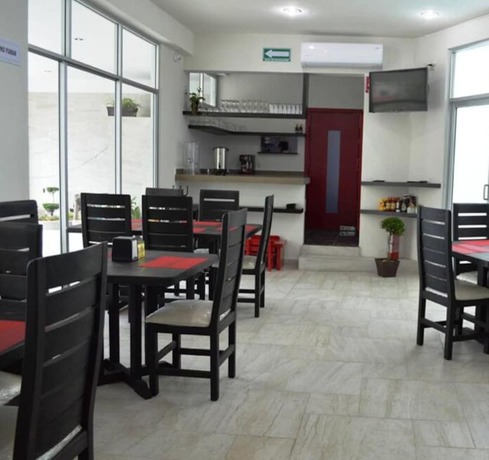 Imagen del bar/restaurante del Hotel RV. Foto 3