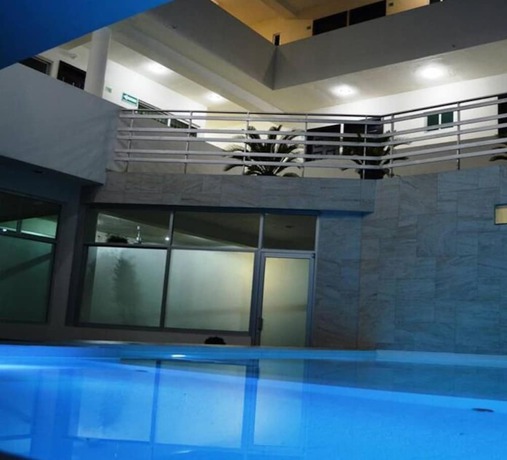 Imagen de la piscina del Hotel RV. Foto 20