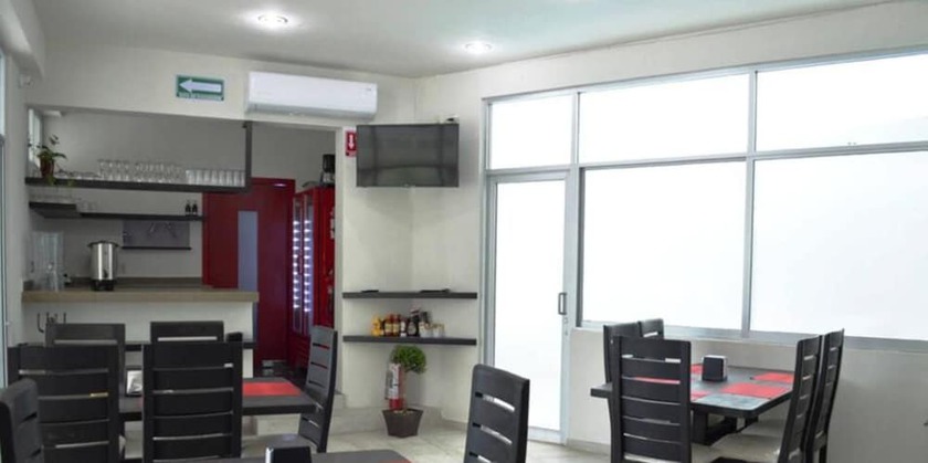 Imagen del bar/restaurante del Hotel RV. Foto 4