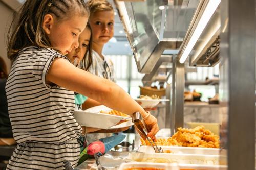 Imagen del bar/restaurante del Hotel RVHotels Ametlla Mar. Foto 5