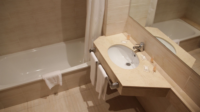 Imagen de la habitación del Hotel RVHotels Mar de Tossa. Foto 8