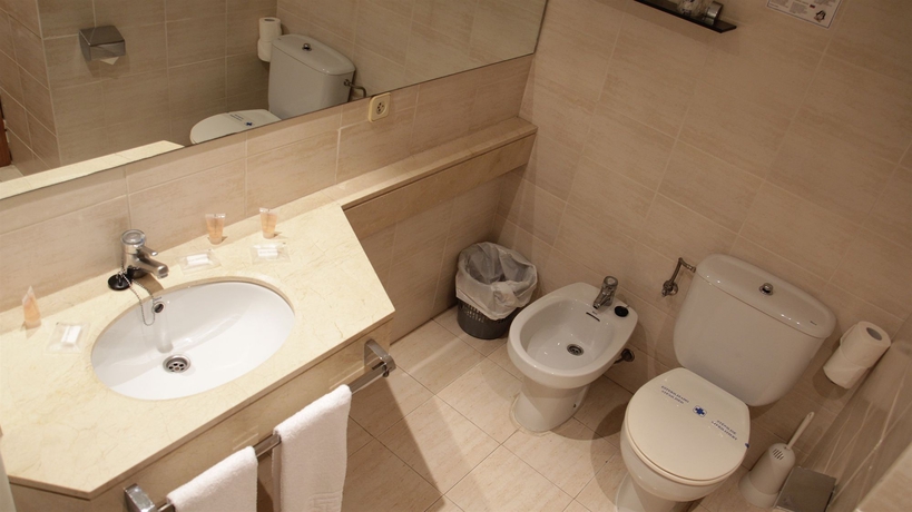 Imagen de la habitación del Hotel RVHotels Mar de Tossa. Foto 9