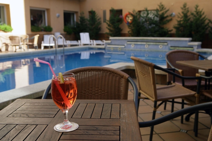 Imagen de la piscina del Hotel RVHotels Mar de Tossa. Foto 13