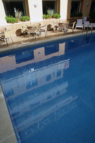 Imagen de la piscina del Hotel RVHotels Mar de Tossa. Foto 14