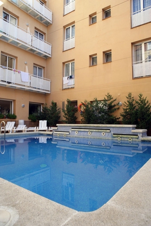 Imagen de la piscina del Hotel RVHotels Mar de Tossa. Foto 15