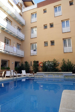 Imagen de la piscina del Hotel RVHotels Mar de Tossa. Foto 16