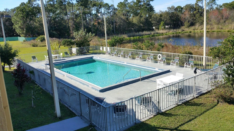Imagen de la piscina del Hotel RW. Foto 14