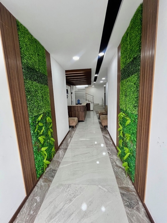 Imagen de los interiores del Hotel RYA Center. Foto 10