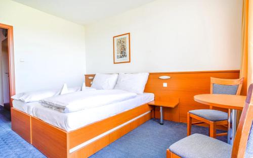 Imagen de la habitación del Hotel RYSY. Foto 12