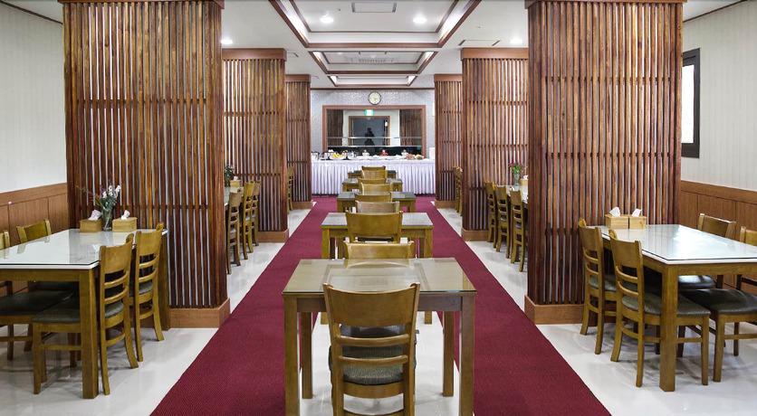 Imagen del bar/restaurante del Hotel Ra. Foto 2