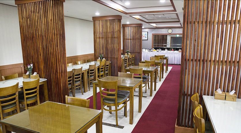 Imagen del bar/restaurante del Hotel Ra. Foto 4