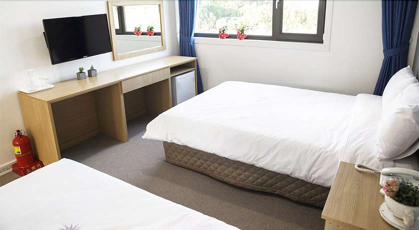 Imagen de la habitación del Hotel Ra. Foto 16