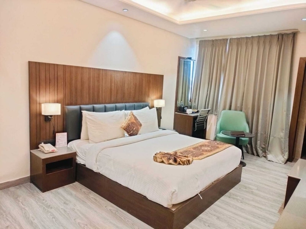 Imagen de la habitación del Hotel Raaj Palace. Foto 4