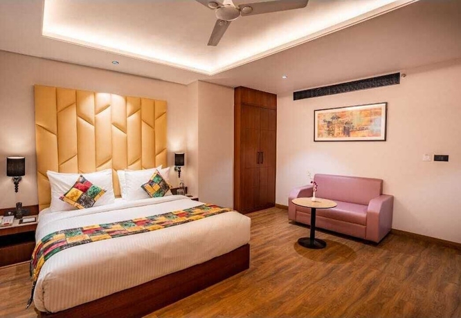 Imagen de la habitación del Hotel Raaj Palace. Foto 6