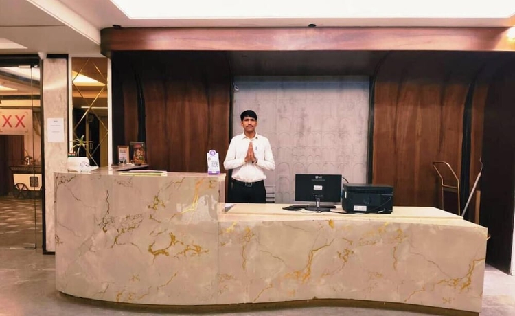 Imagen de los interiores del Hotel Raaj Palace. Foto 13