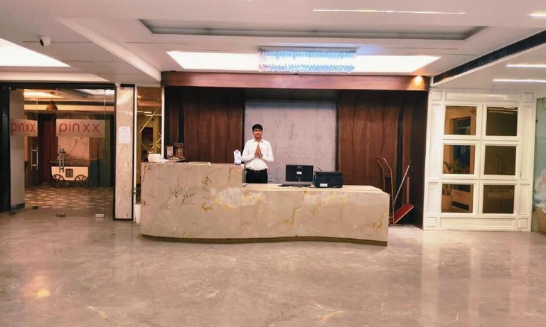 Imagen de los interiores del Hotel Raaj Palace. Foto 14