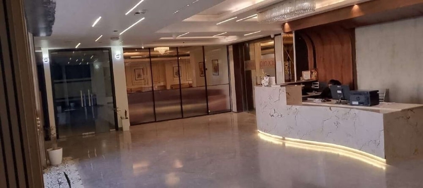 Imagen de los interiores del Hotel Raaj Palace. Foto 15