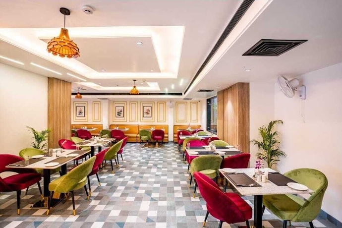 Imagen del bar/restaurante del Hotel Raaj Palace. Foto 1