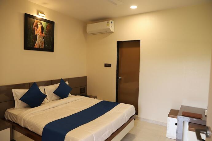 Imagen de la habitación del Hotel Raaj Resort. Foto 17