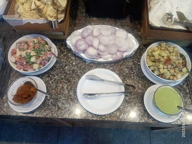 Imagen del bar/restaurante del Hotel Raaj Svastik Inn. Foto 10