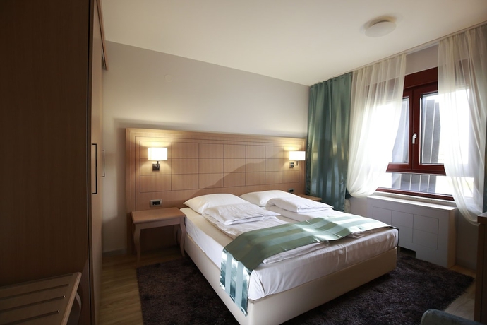 Imagen de la habitación del Hotel Raca. Foto 13