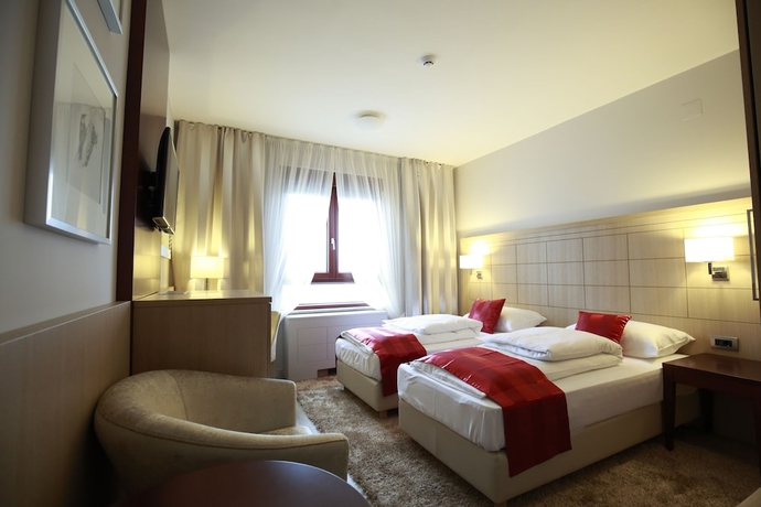 Imagen de la habitación del Hotel Raca. Foto 16