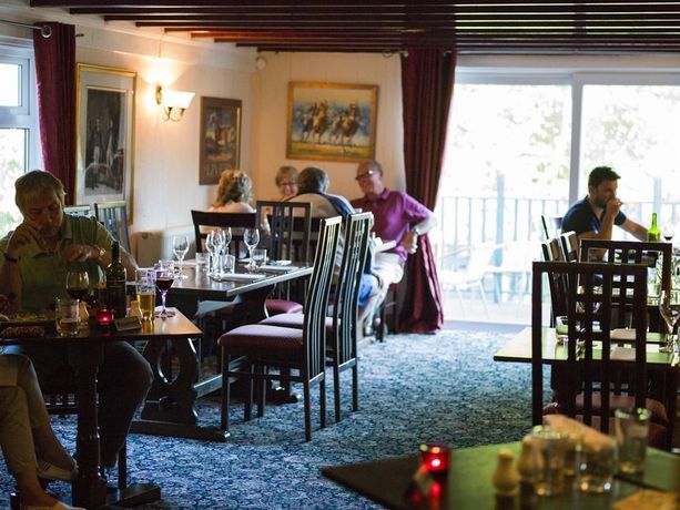 Imagen del bar/restaurante del Hotel Racehorse Inn. Foto 4