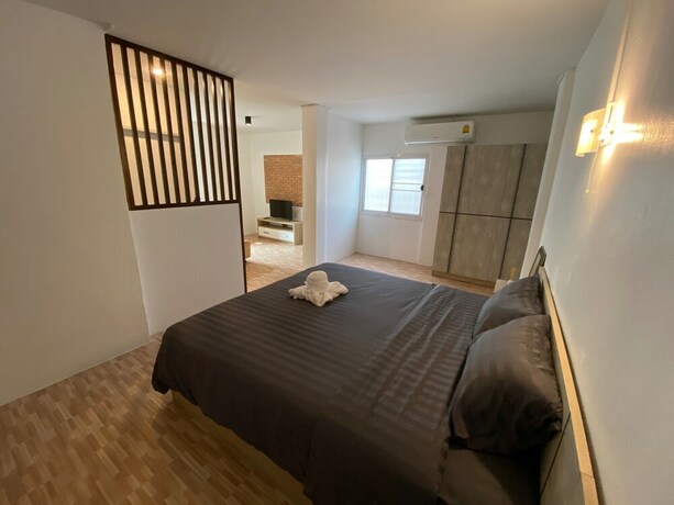 Imagen de la habitación del Hotel Racha. Foto 26