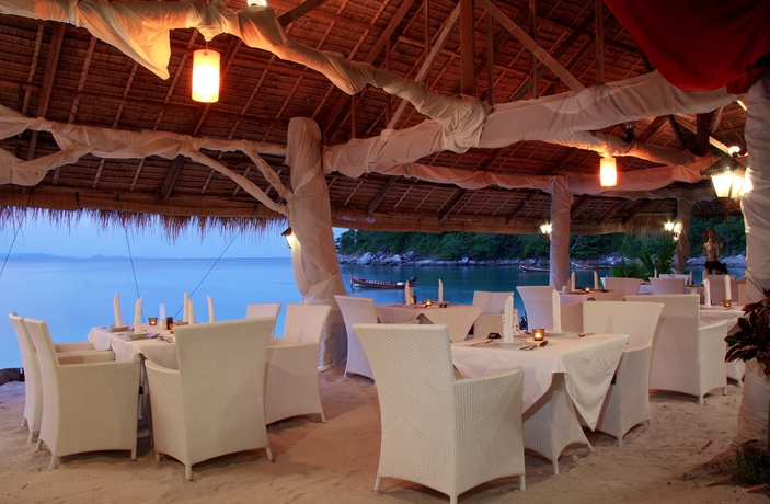 Imagen del bar/restaurante del Hotel Racha Island Resort. Foto 6