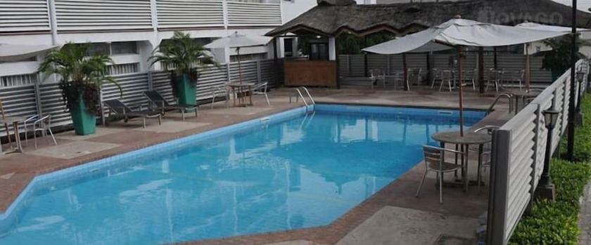 Imagen de la piscina del Hotel Racheal. Foto 7