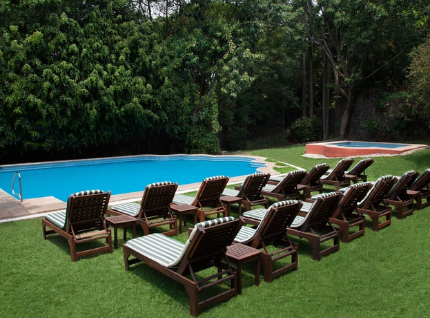 Imagen de la piscina del Hotel Racquet Cuernavaca. Foto 16