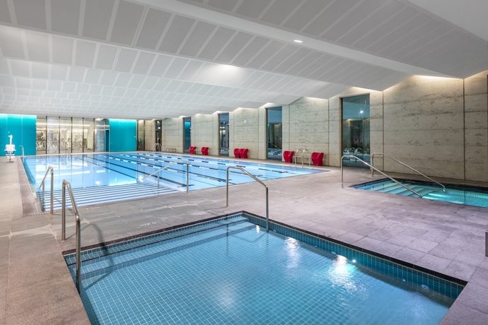 Imagen de la piscina del Hotel Racv Torquay Resort. Foto 16