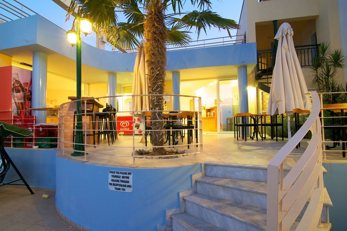 Imagen del bar/restaurante del Hotel Radamanthy's Apartments. Foto 4