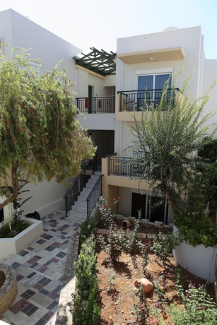 Imagen de los exteriores del Hotel Radamanthy's Apartments. Foto 9