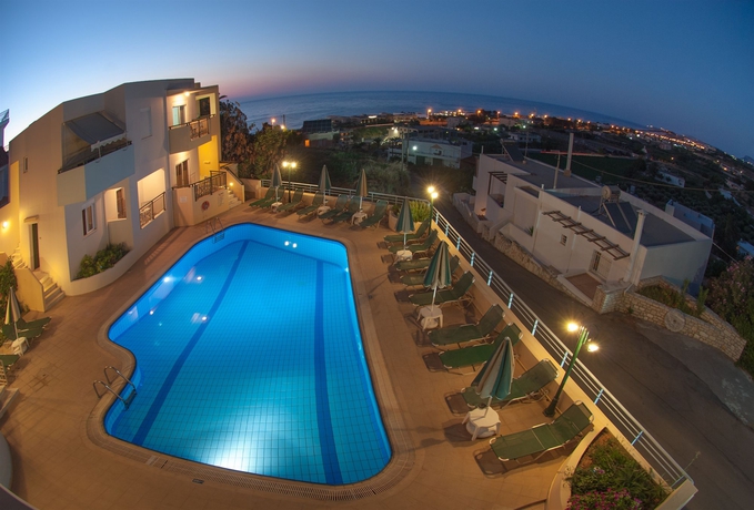 Imagen de la piscina del Hotel Radamanthy's Apartments. Foto 16