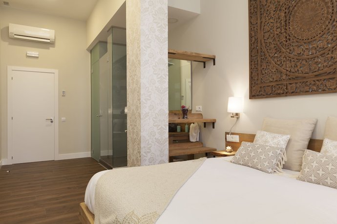 Imagen de la habitación del Hotel Radha. Foto 2