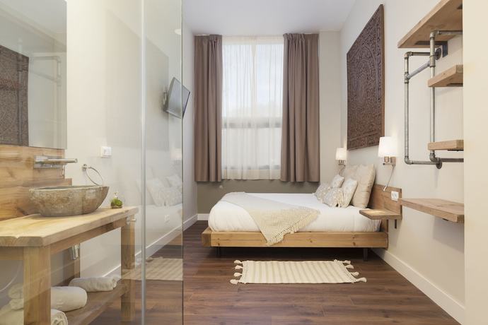 Imagen de la habitación del Hotel Radha. Foto 13