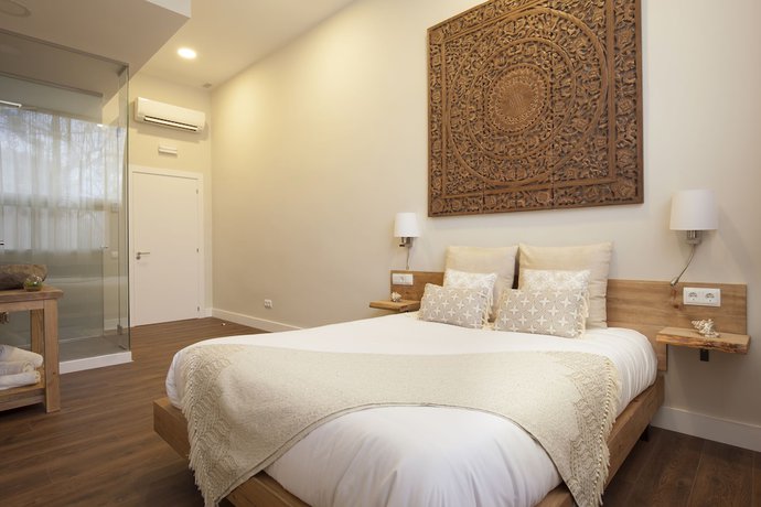 Imagen de la habitación del Hotel Radha. Foto 15