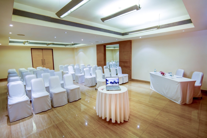 Imagen de los interiores del Hotel Radha Hometel Whitefield. Foto 11