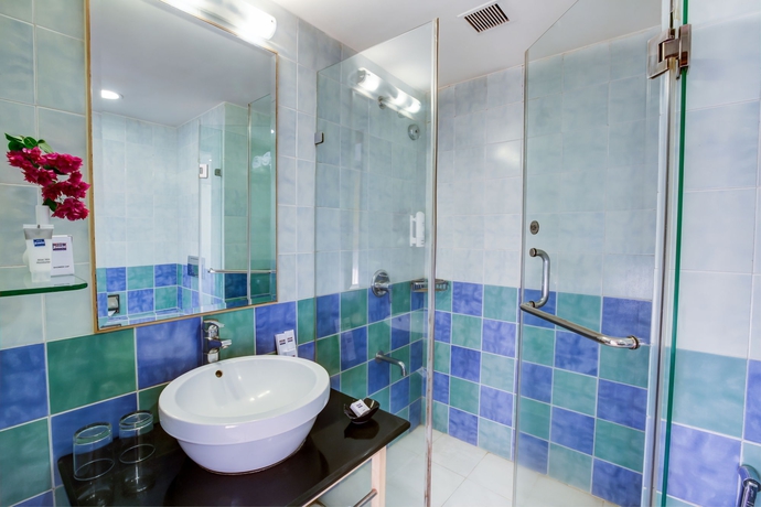 Imagen de la habitación del Hotel Radha Hometel Whitefield. Foto 7