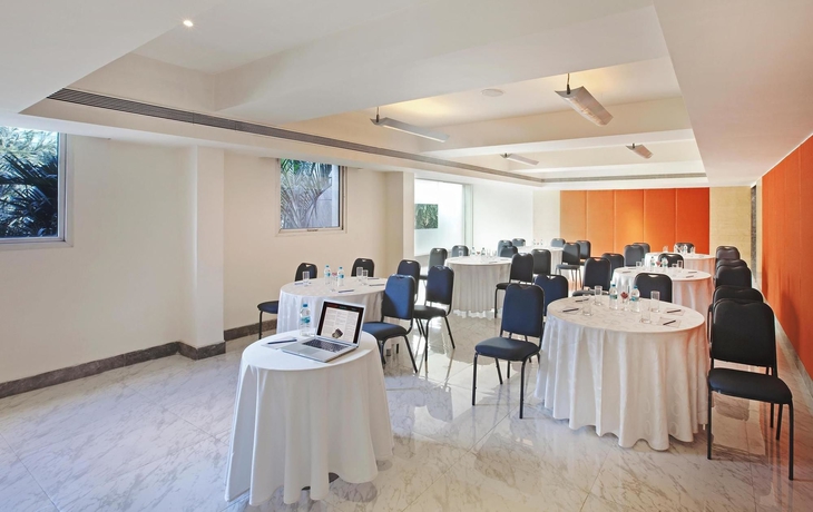Imagen de los interiores del Hotel Radha Hometel Whitefield. Foto 14