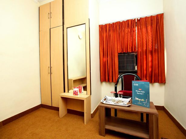 Imagen de la habitación del Hotel Radha Palace. Foto 14