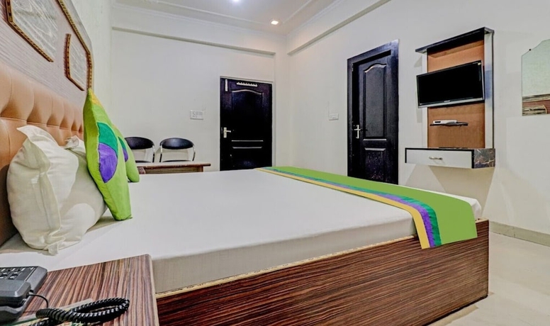 Imagen de la habitación del Hotel Radha Palace. Foto 8