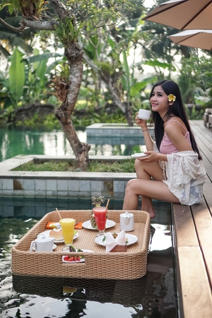 Imagen de la piscina del Hotel Radha Phala Resort and Spa. Foto 15