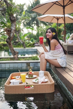 Imagen de la piscina del Hotel Radha Phala Resort and Spa. Foto 17