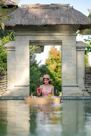 Imagen de la piscina del Hotel Radha Phala Resort and Spa. Foto 18