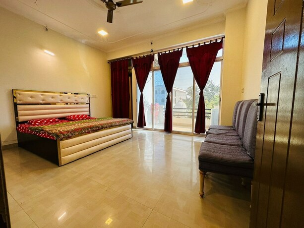 Imagen de la habitación del Hotel Radha Residency. Foto 5